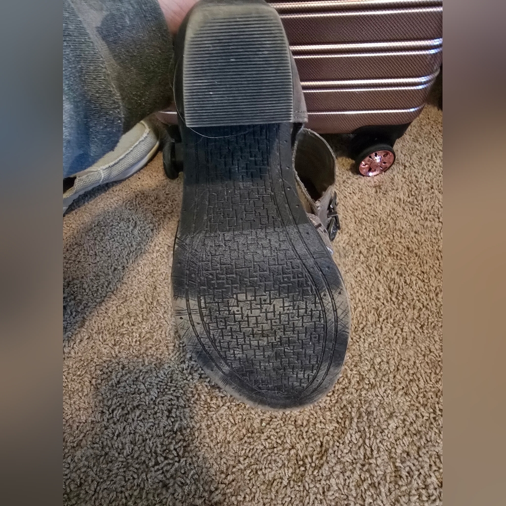 Shoes - Picture 3 of 4